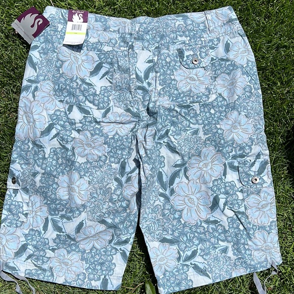 Gloria Vanderbilt Capris - Picture 3 of 8